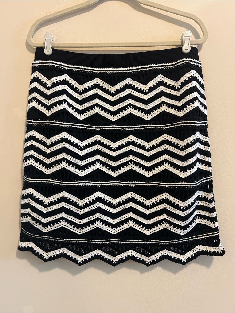 Karl Lagerfeld Black & White Knit Lined Chevron Crochet Pencil Skirt